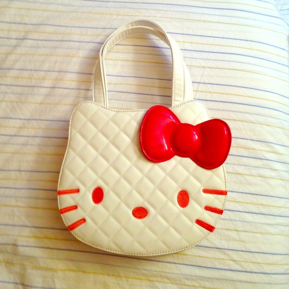 Hello Kitty quilted patent leather handbag - Picture 1 of 3