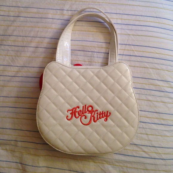 Hello Kitty quilted patent leather handbag - Picture 2 of 3