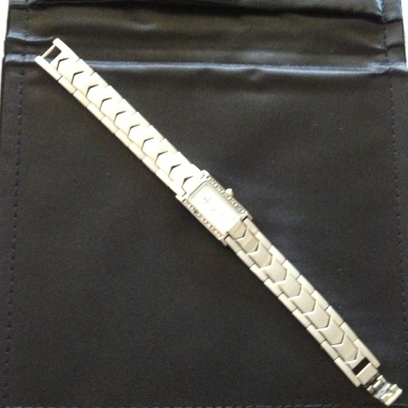 Watch - Picture 2 of 3