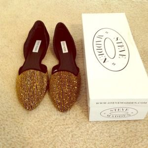 NEW Gold Studded Steve Madden Flats