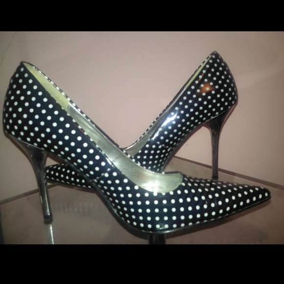 Black and white polka dot pumps