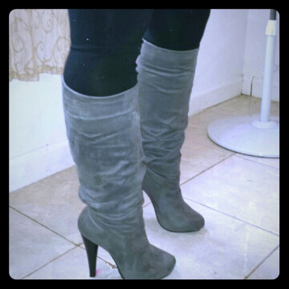 Size 6 grey boots