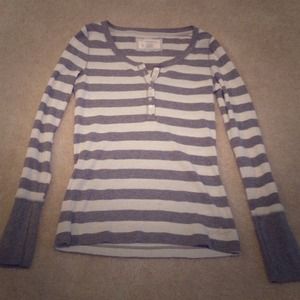 Aeropostale grey & white long sleeve (stretch)