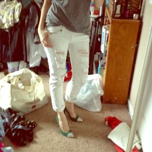 White Pac Sun boyfriend jeans