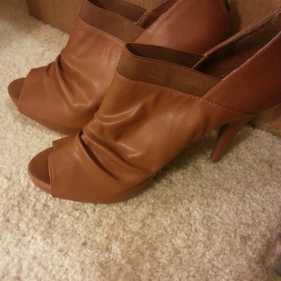 Brown leather open toe booties! - Picture 2 of 3