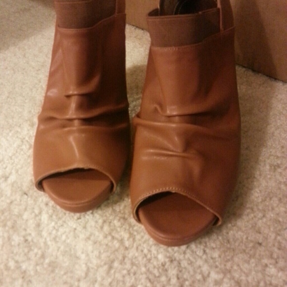 Brown leather open toe booties! - Picture 3 of 3