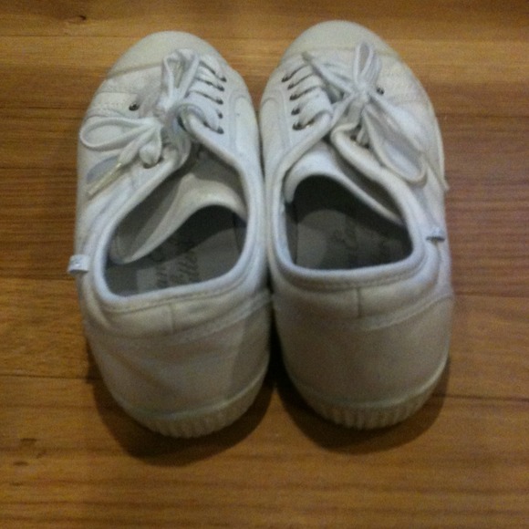 White AE sneakers - Picture 3 of 4