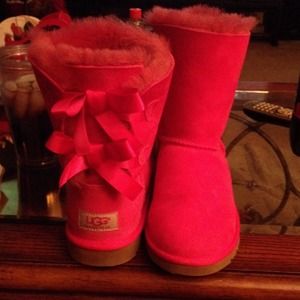 Pink uggs with bows!