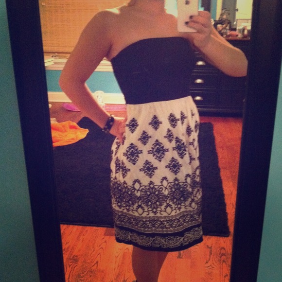 Elegant White House Black Market dress - Picture 1 of 3