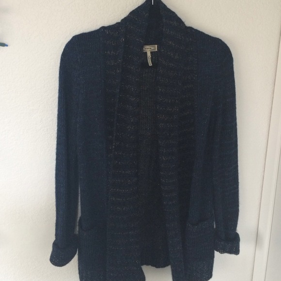 🚫TRADED🚫💕Cozy navy and gold sweater