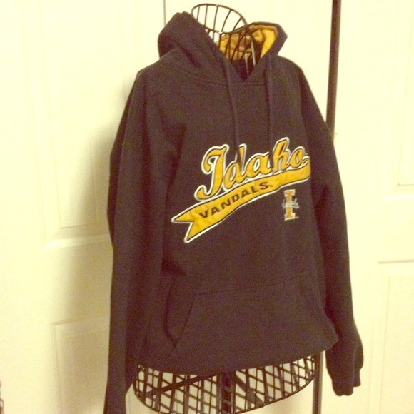 Black+yellow sweatshirt