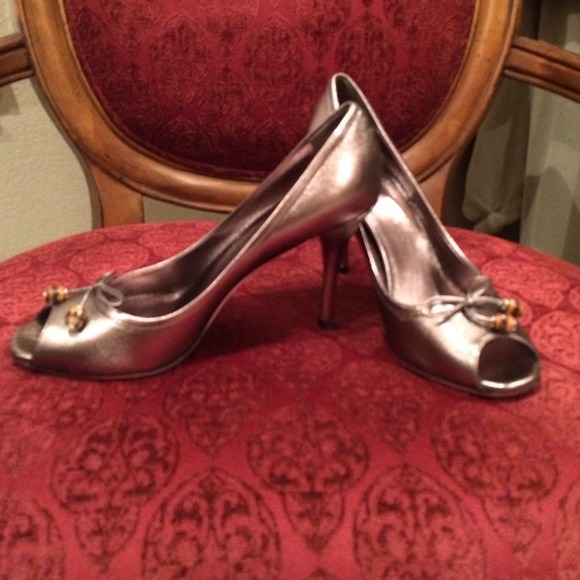 SALE! Authentic LIKE NEW Gucci peep toe shoes
