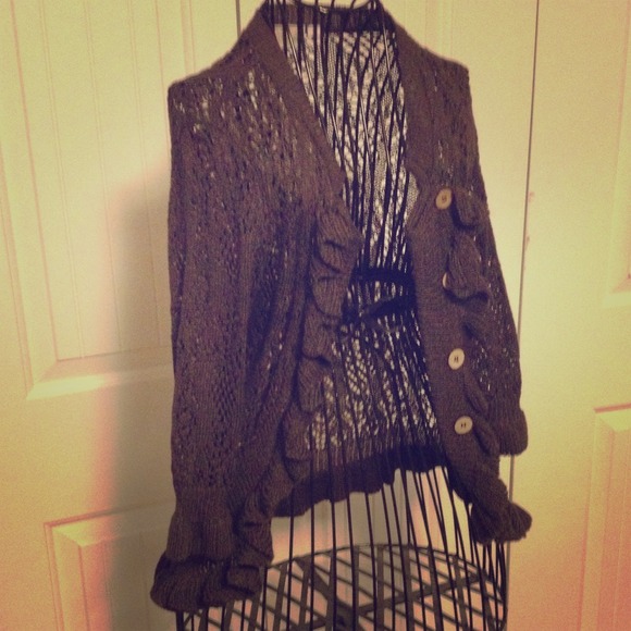 Quarter-sleeve sweater