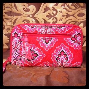 Retired Vera Bradley Zip around Wallet