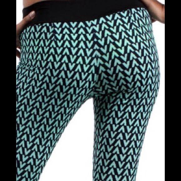 Multi pattern leggings - Picture 3 of 3