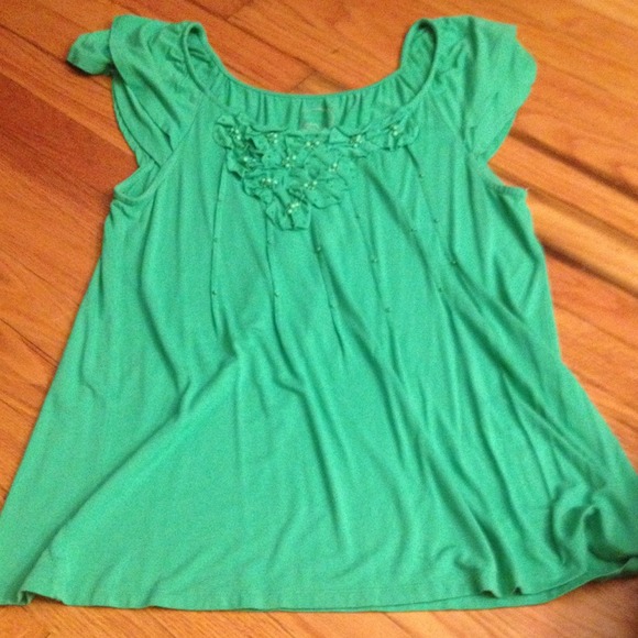 Green & animal top & black pants. For msvirgochic
