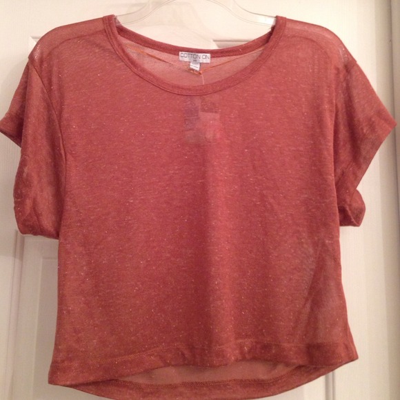 💢BUNDLE💢Salmon colored crop top with white specs
