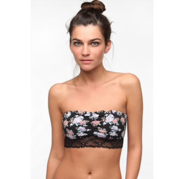 UO Lace Trimmed Bandeau ▪️