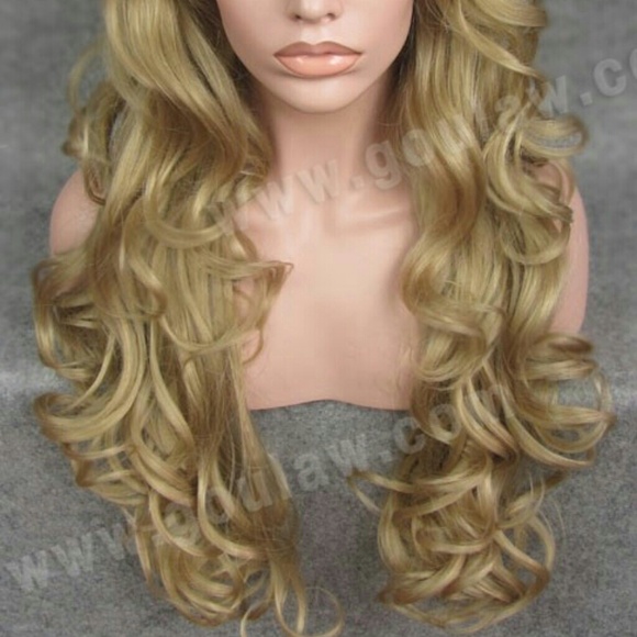 Beautiful blonde lace front wig 26 inches