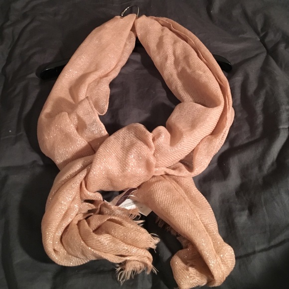 Loft Scarf - Picture 5 of 8