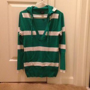 Green and write sweater with hoody .