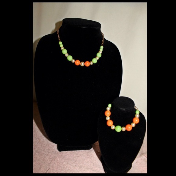 Glamour Housewife **Bracelet** ~Handmade~ - Picture 2 of 2