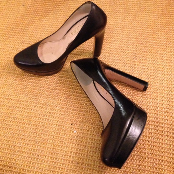 Prada 4" black platform pumps - Picture 1 of 4