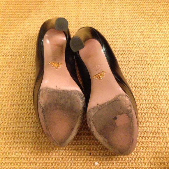 Prada 4" black platform pumps - Picture 3 of 4