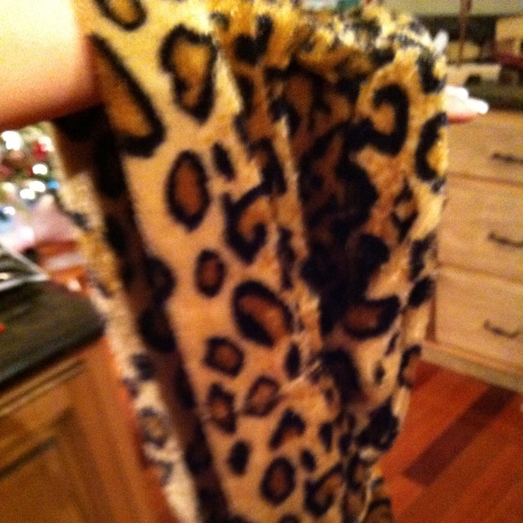 💲💲Sold 💲💲Furry animal print scarf