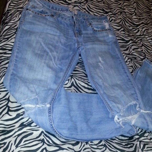 Aeropostale distressed skinny jeans