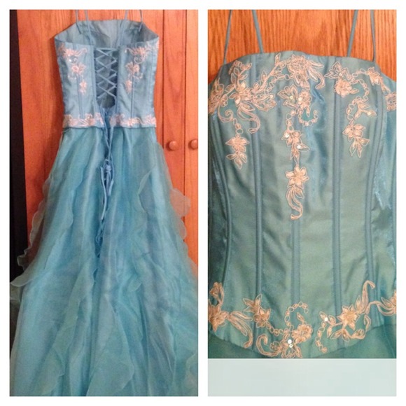 Reduced! Beautiful teal dress with embroidery - Picture 2 of 4