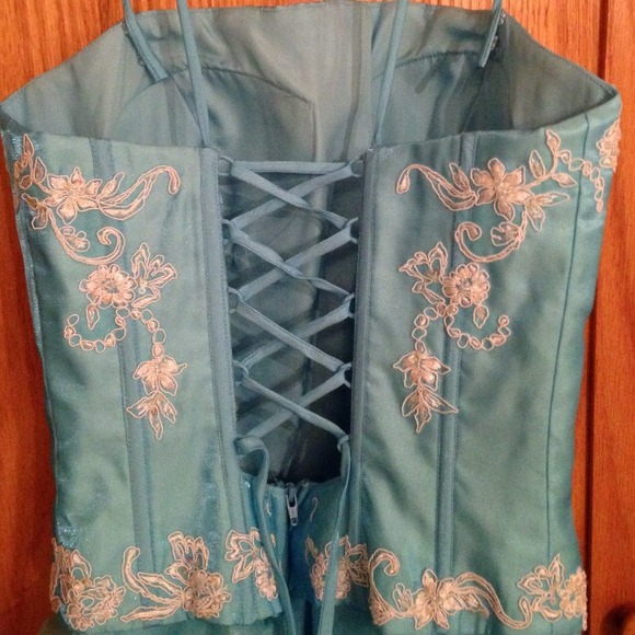 Reduced! Beautiful teal dress with embroidery - Picture 3 of 4