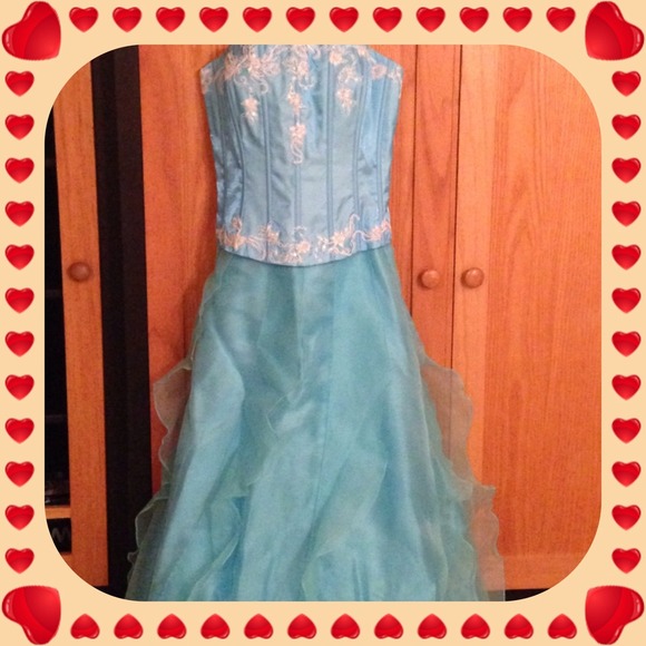 Dresses & Skirts - Reduced! Beautiful teal dress with embroidery