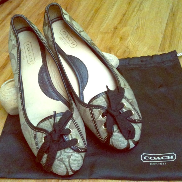 ❌❌SOLD ❌❌Coach signature flats