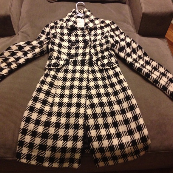 urban behavior  Outerwear - Houndstooth black and white coat