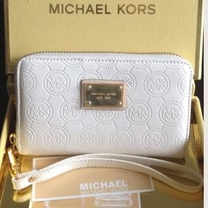 ✋Reserved✋mk zipper wallet for iPhone 4,5