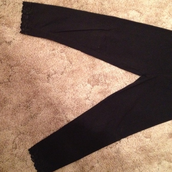 Cropped black leggings