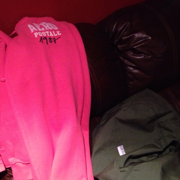 set - Picture 3 of 3