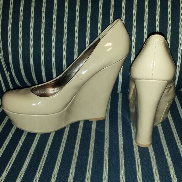 Steve Madden Nude Patent Wedge Platform Sz 9 - Picture 3 of 4