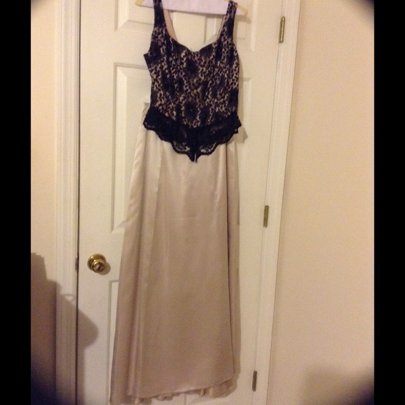 Satin beautiful  skirt - Picture 3 of 3