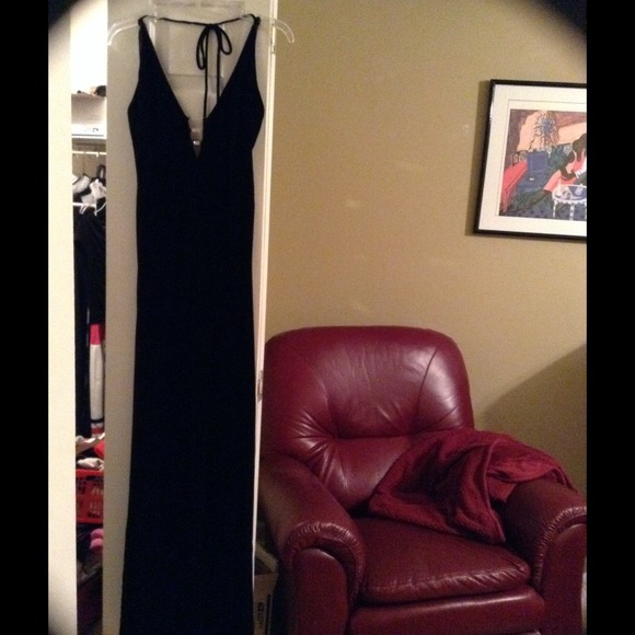 Gown - Picture 1 of 3