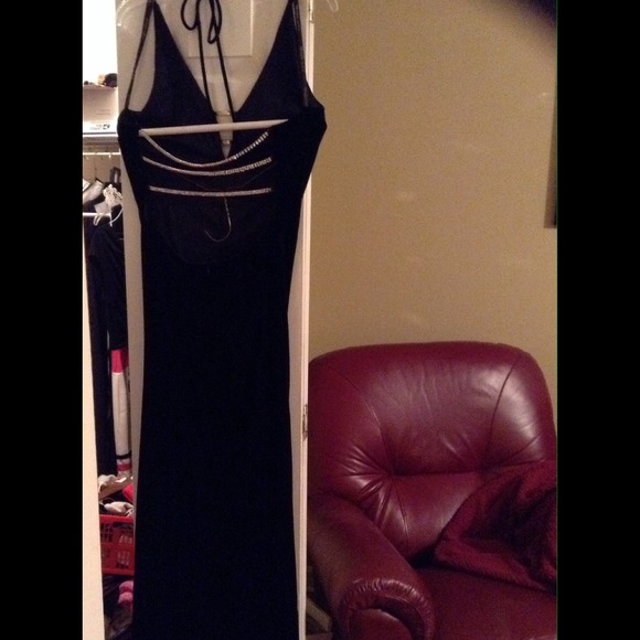 Gown - Picture 2 of 3