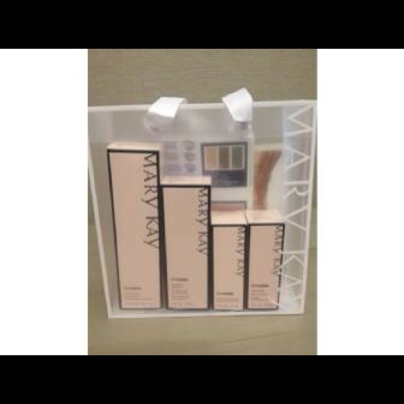 Mary Kay TimeWise 3-in-1 Cleanser, Normal/Dry Skin - Picture 1 of 2