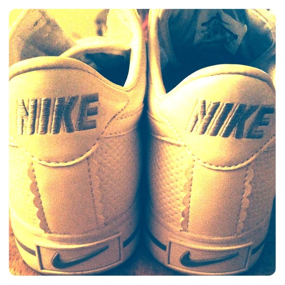 Women's nike sneakers