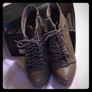 !!RESERVED!! Nude taupe platform booties