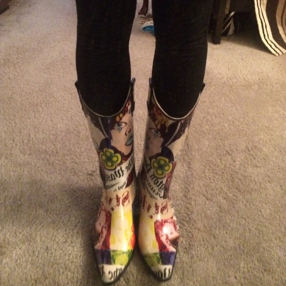!! SOLD!! Cartoon rain boots - Picture 2 of 3