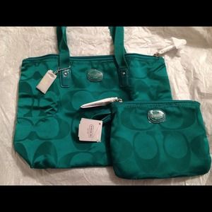 Coach Signature Small Weekender bag 😁😁😁