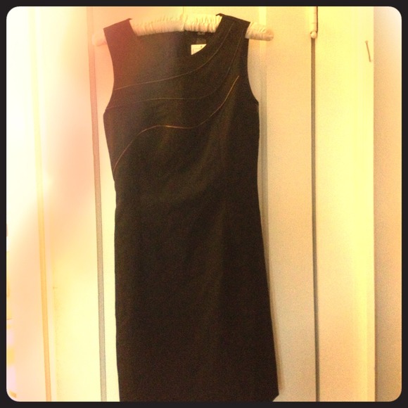 SOLD. H&M LBD with Zipper Details - Picture 1 of 2