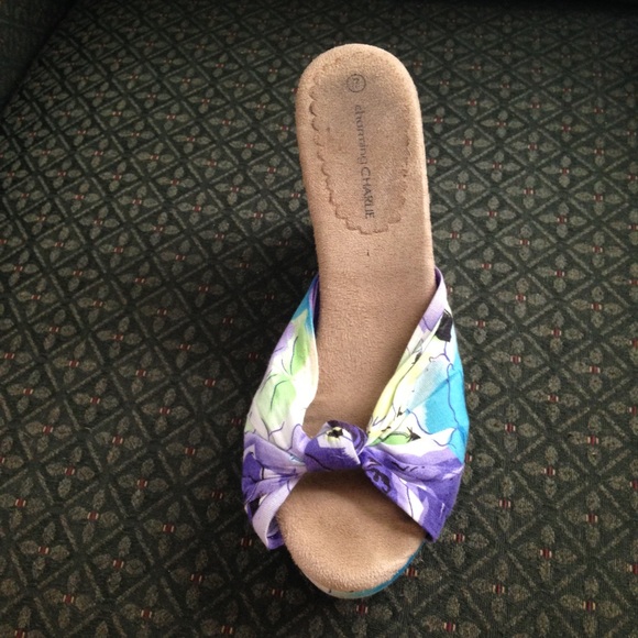SOLD. Floral spring wedges - Picture 2 of 2