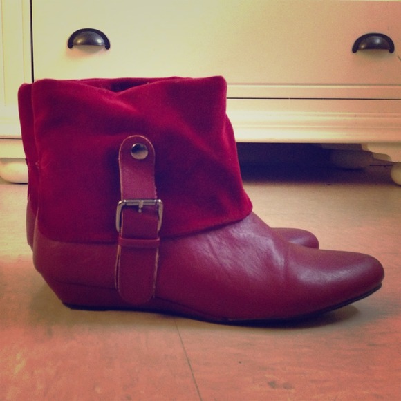 Cute red/burgundy winter boots